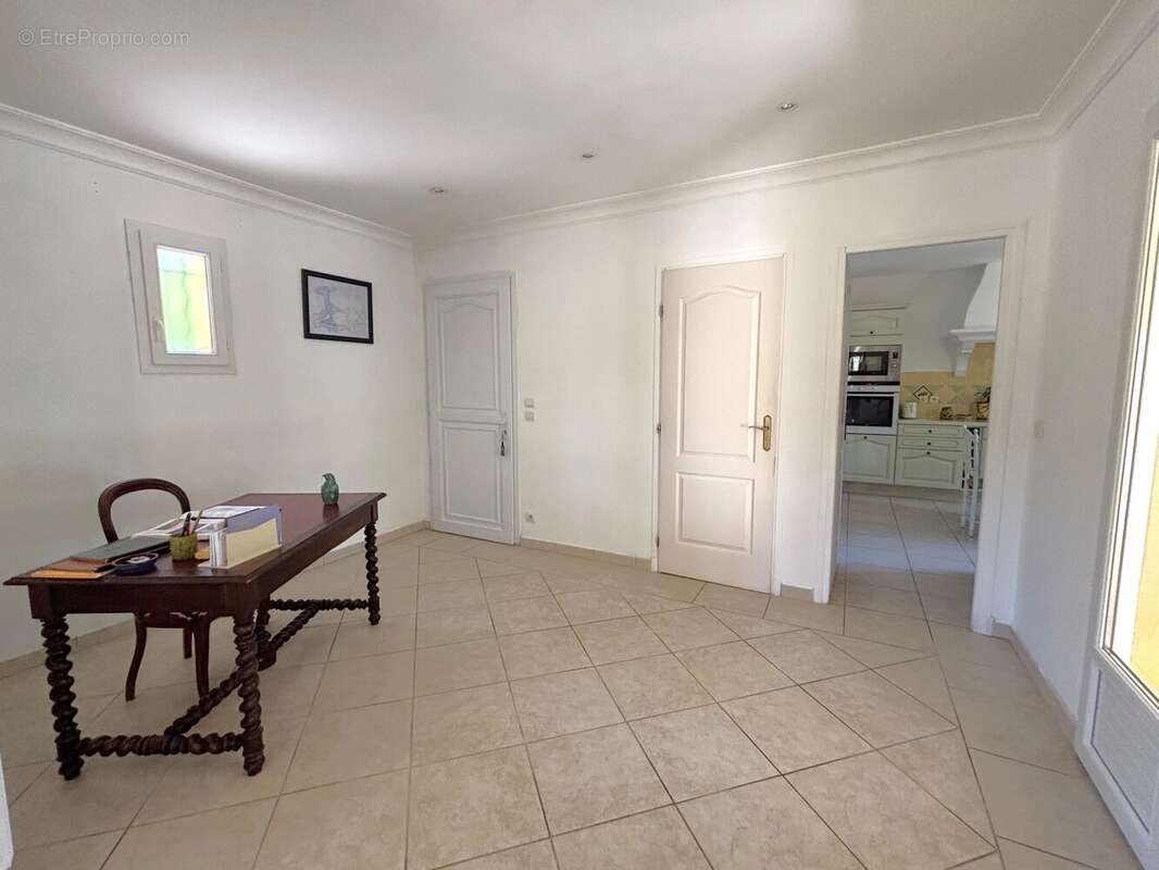 Draguignan villa plain pied t5 132 m2  3 chambres piscine garages - photo 15