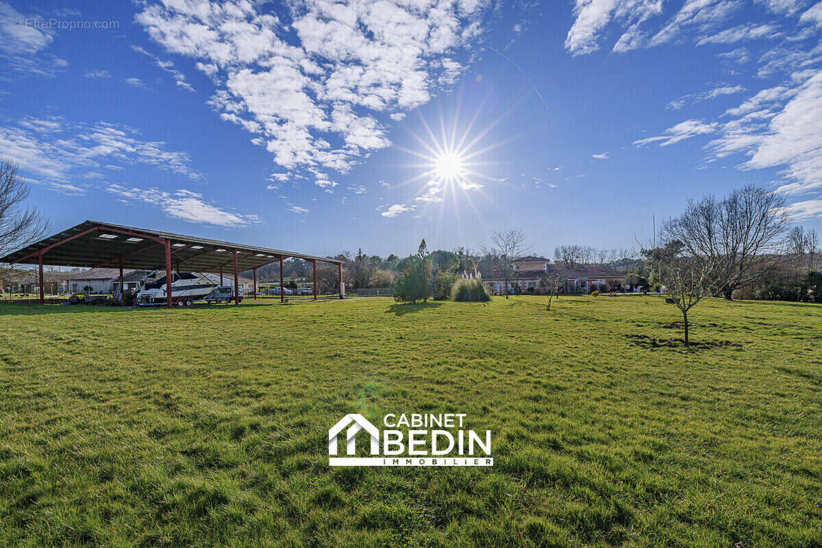 Maison 259 m² à Targon  - photo 3
