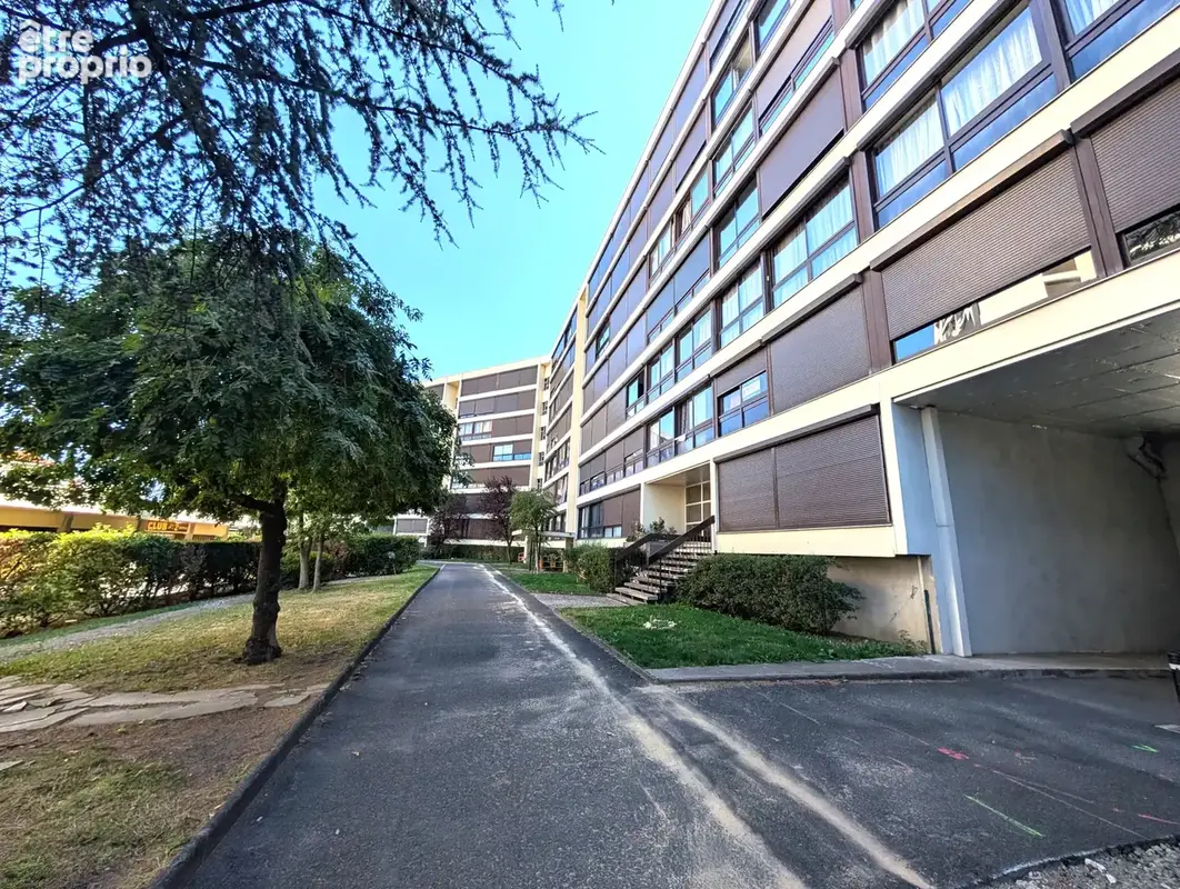 Appartement t3 traversant / balcon / ascenseur / cave / parking privatif en sous-sol / clermont-ferrand - photo 11