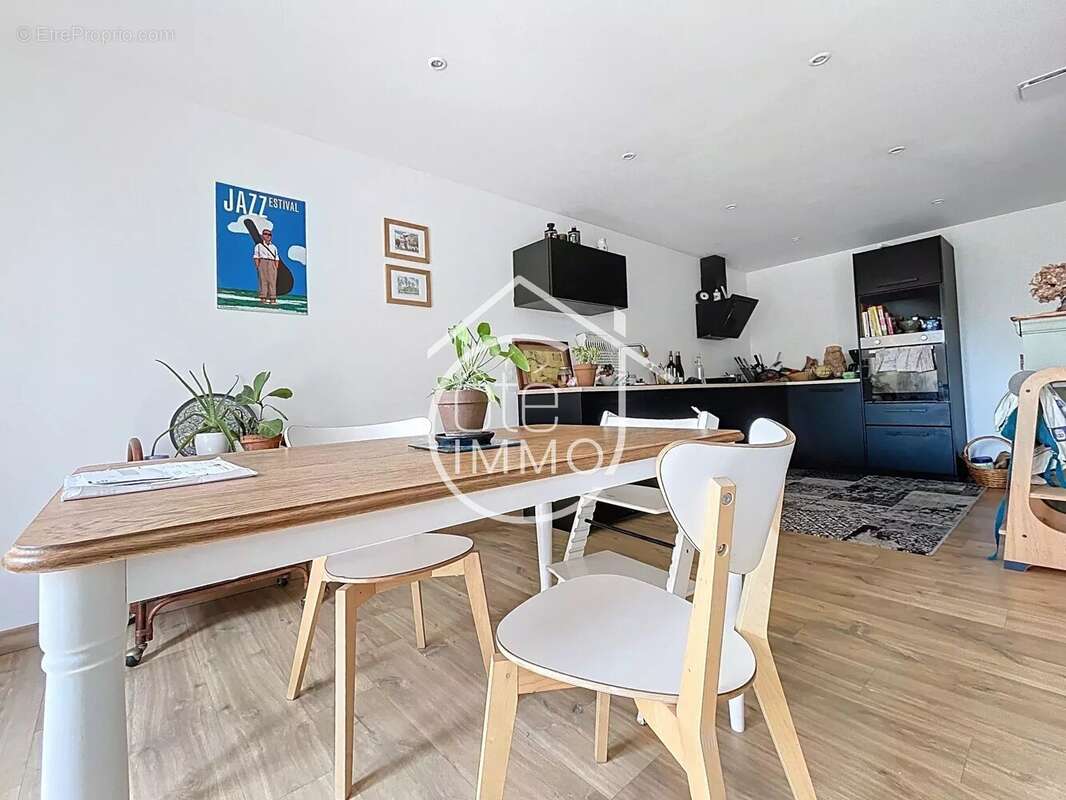 Maison à SAINT-MAGNE-DE-CASTILLON