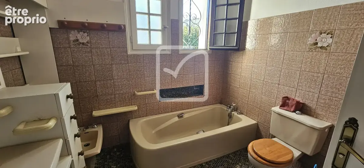 Ensemble immobilier  de 244 m2  avec 3 appartements - photo 11