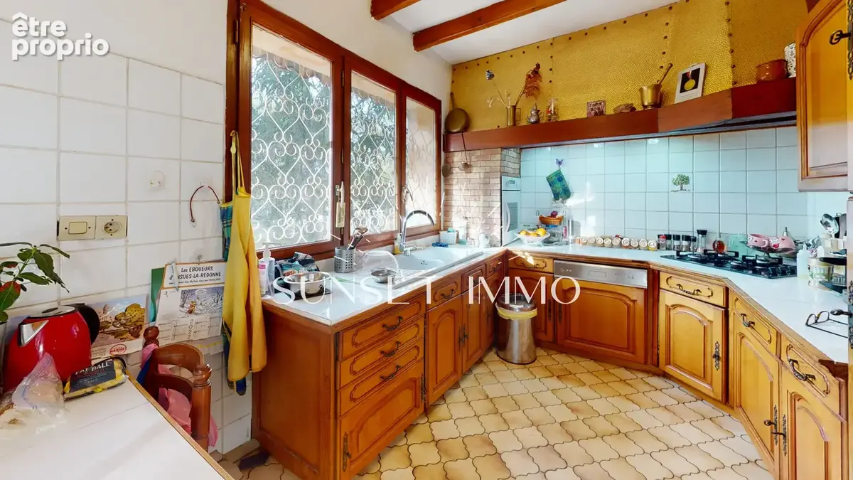 Ensues la redonne - Maison 220m2 sur 2400m2 de terrain en pleine verdure - photo 14