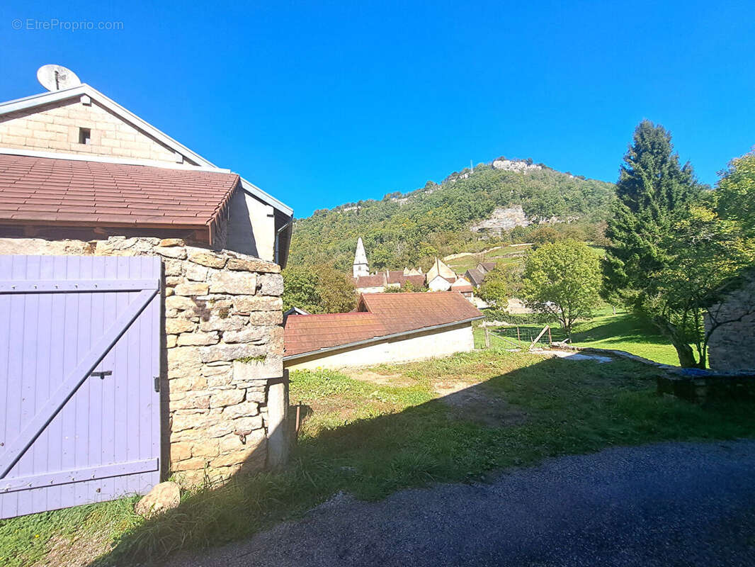 Maison à BAUME-LES-MESSIEURS