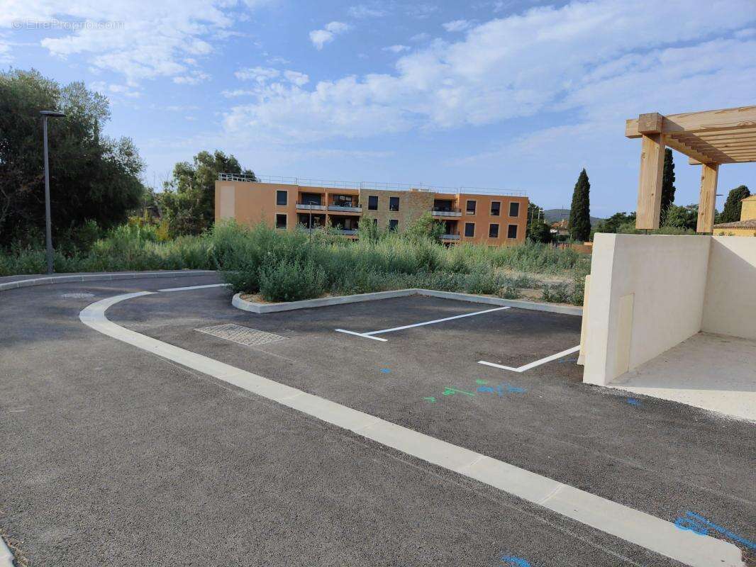 Terrain constructible à Bormes-les-Mimosas – 401 m² - photo 4