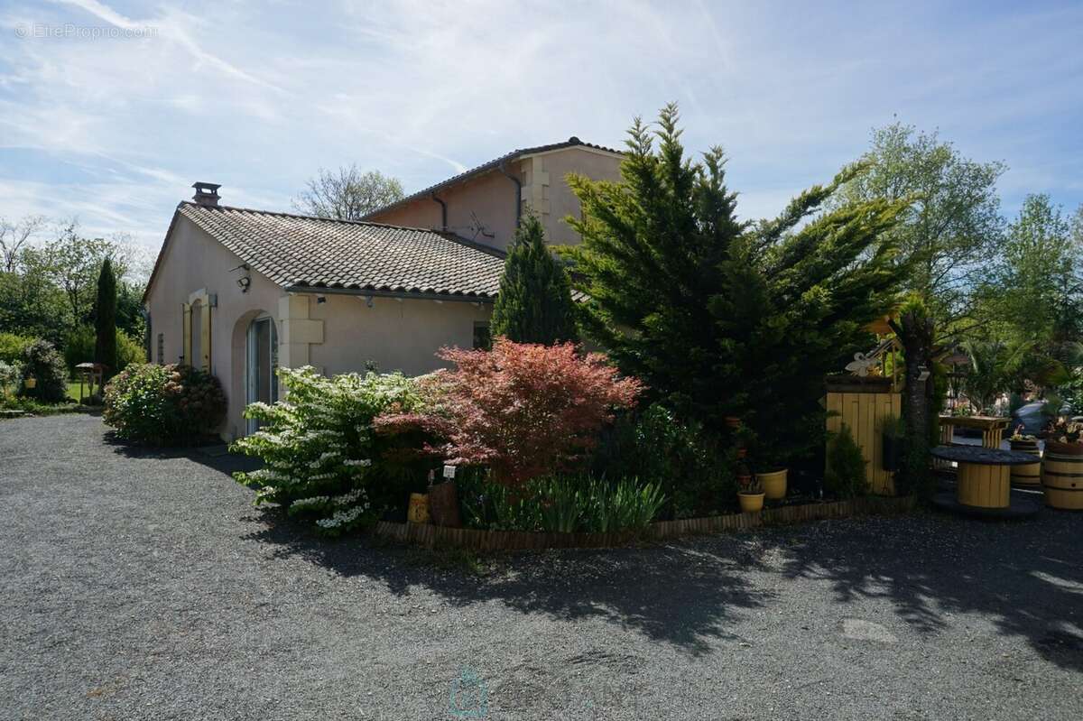 Maison à SAINT-ROMAIN-ET-SAINT-CLEMENT