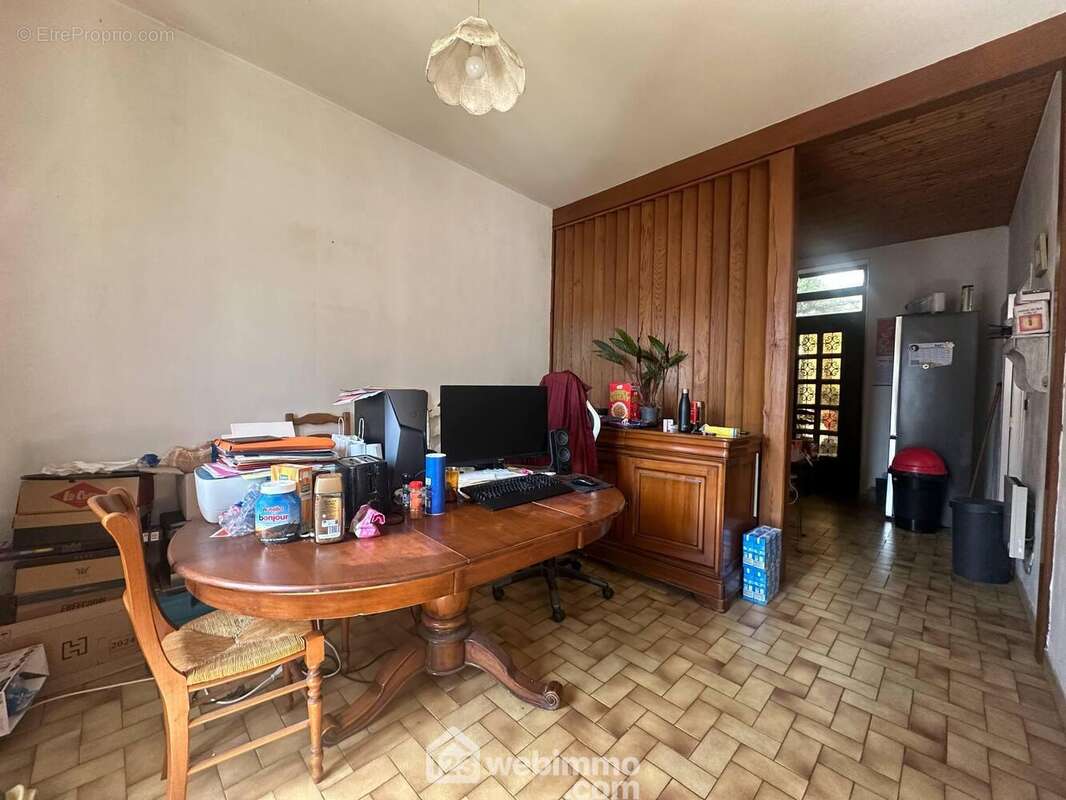 La salle à manger pour y recevoir vos convives ouverte sur ...