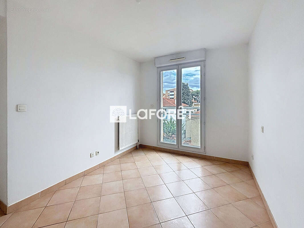 Appartement à MARSEILLE-5E