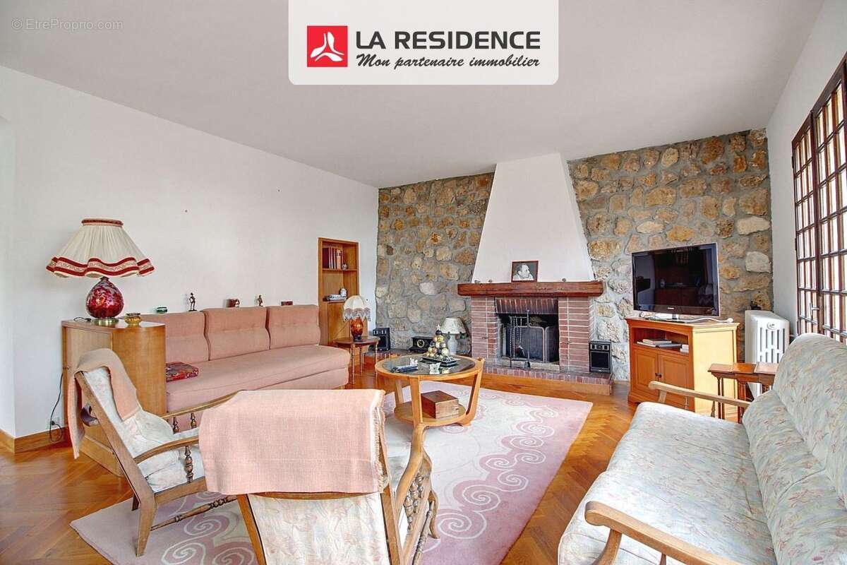 Maison 256 m² à Orgeval  - photo 2
