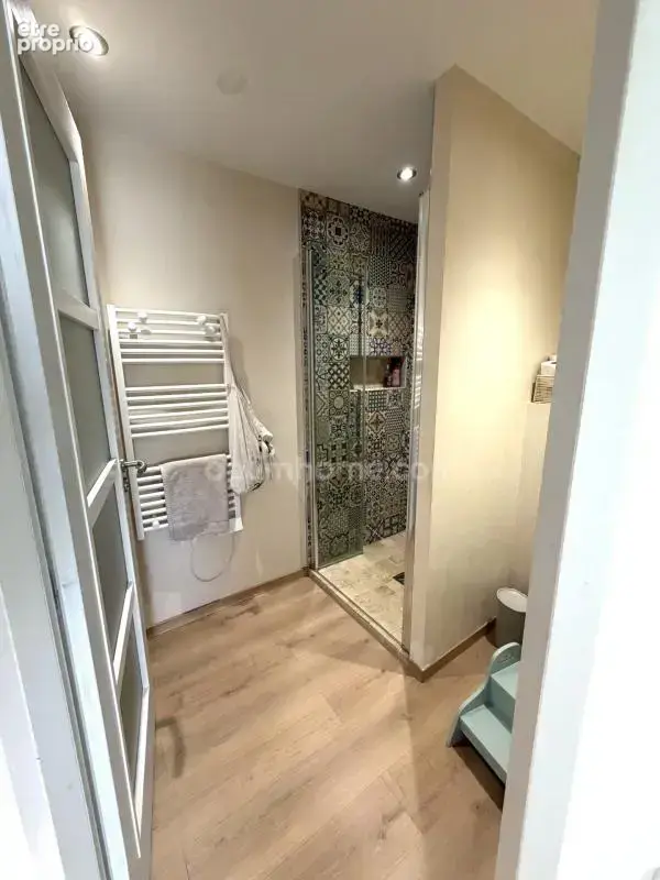 Maison de caractère entièrement rénovée avec grange de 115 m², terrasse et bain nordique - photo 11