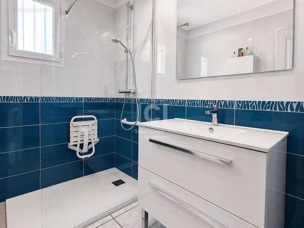 SOUS COMPROMIS DE VENTE - Maison de plain-pied lumineuse avec véranda et jardin sans vis-à-vis - photo 9