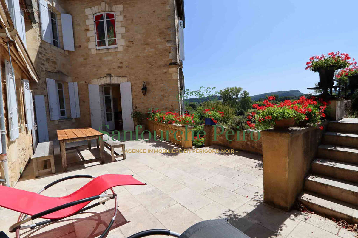 Maison à BEYNAC-ET-CAZENAC
