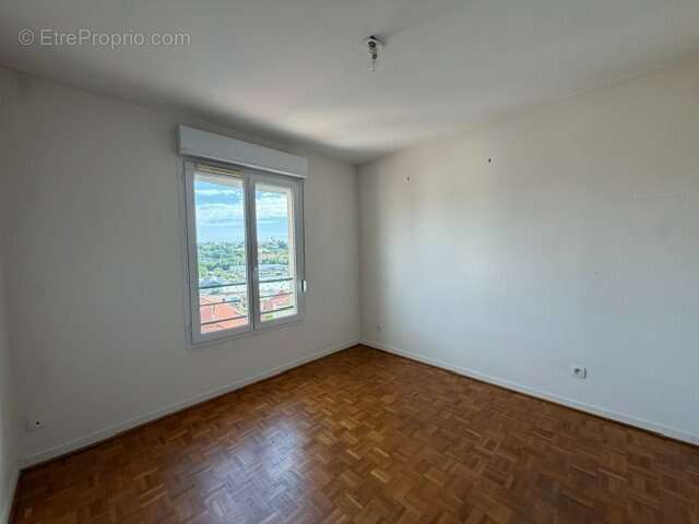 Appartement à ROCHE-LA-MOLIERE