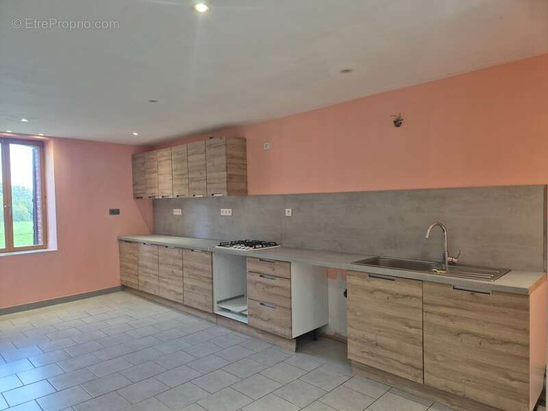 Maison à vendre 5 pièces 3 chambres  terrain 1500 m² dépendances ORSENNES (36) - photo 4