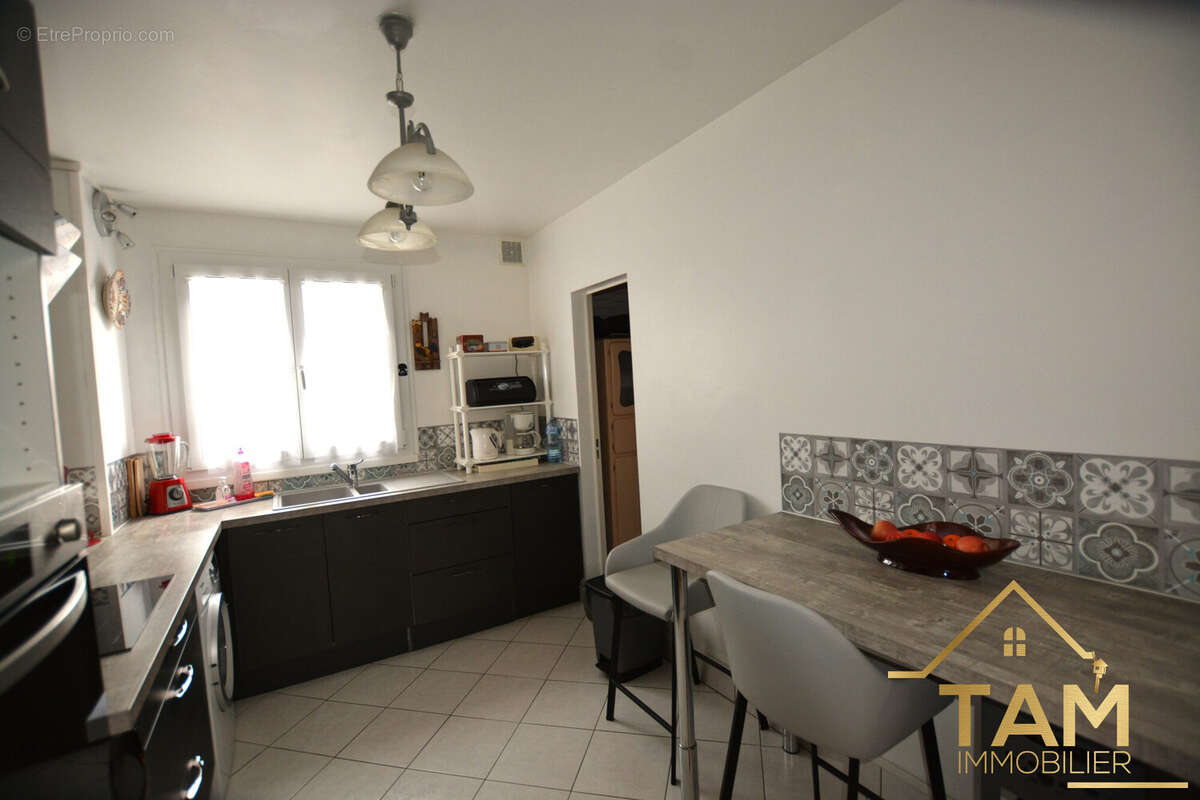 Appartement à LES CLAYES-SOUS-BOIS