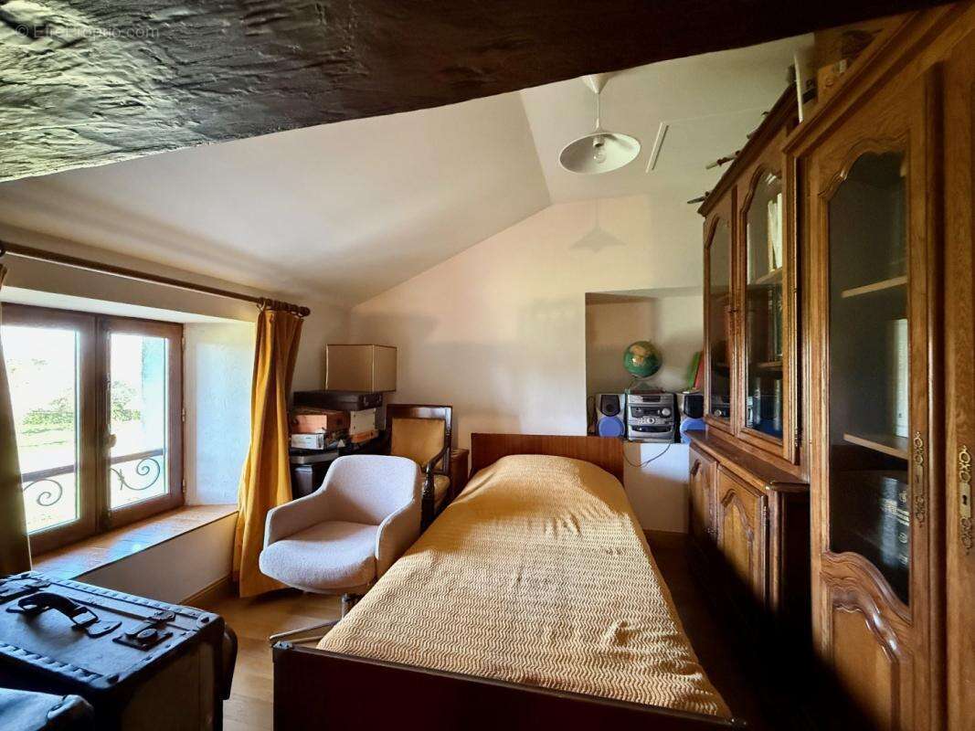 Maison à CLUSSAIS-LA-POMMERAIE