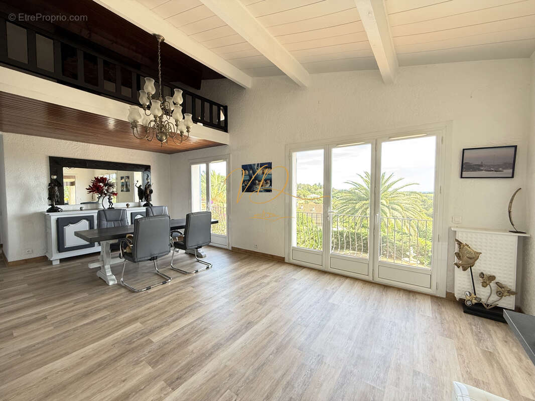 Villa d’Exception avec Vue Mer Panoramique   Double Habitation & Fort Potentiel - photo 11