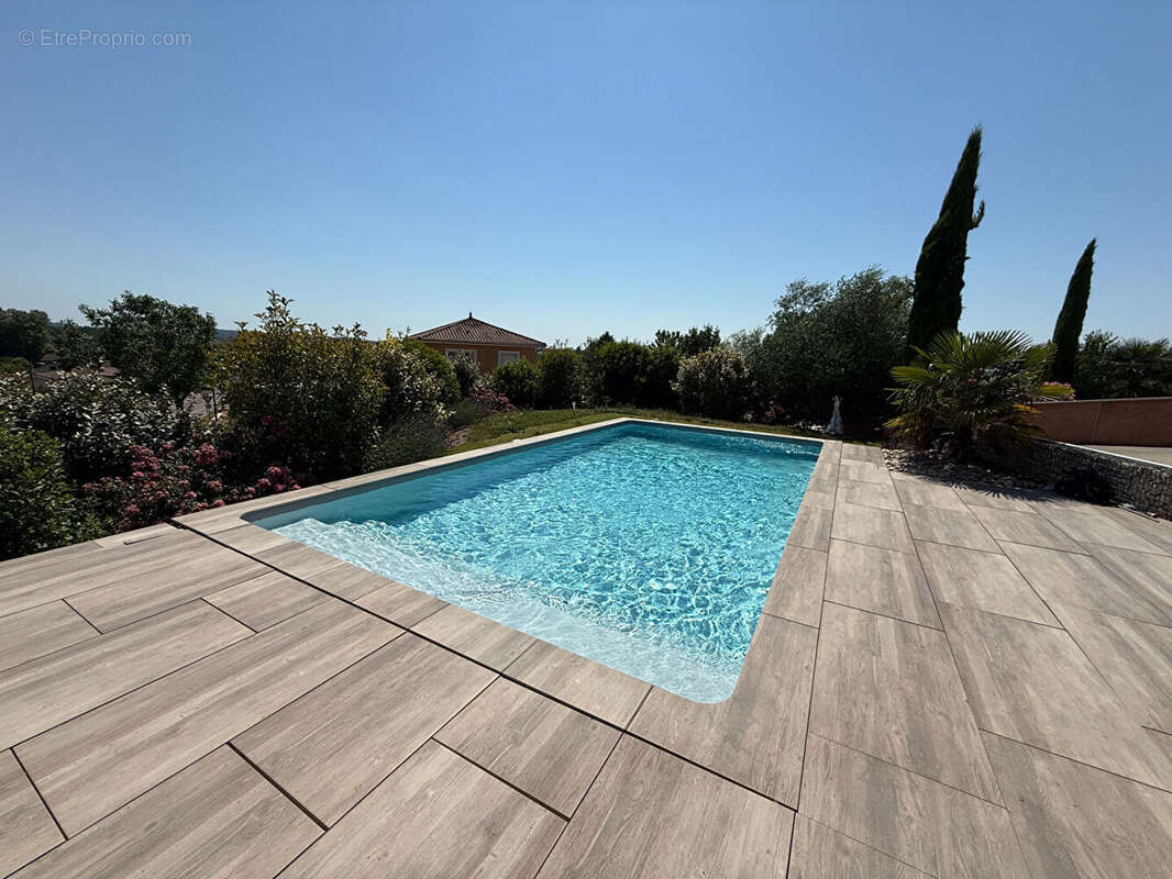 Magnifique villa de plain pied avec terrain et piscine - photo 3