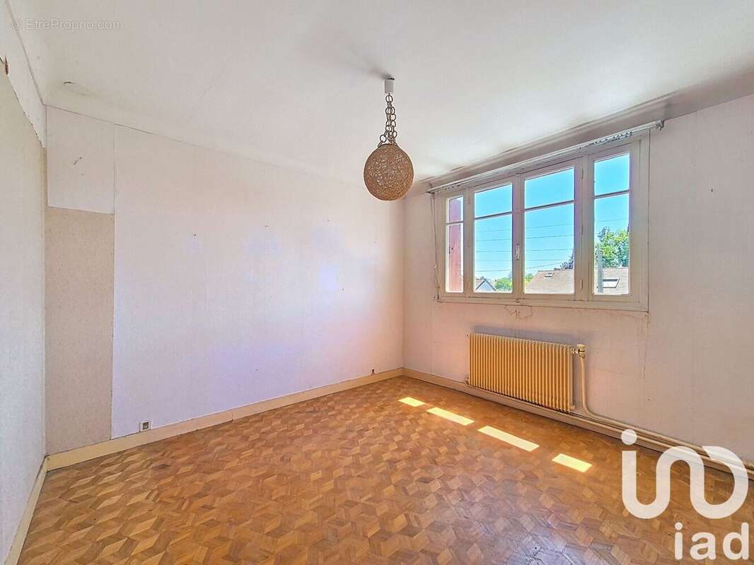 Photo 7 - Maison à LE MESNIL-SAINT-DENIS