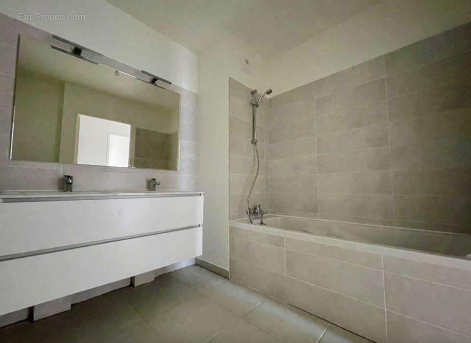 Appartement à GILETTE