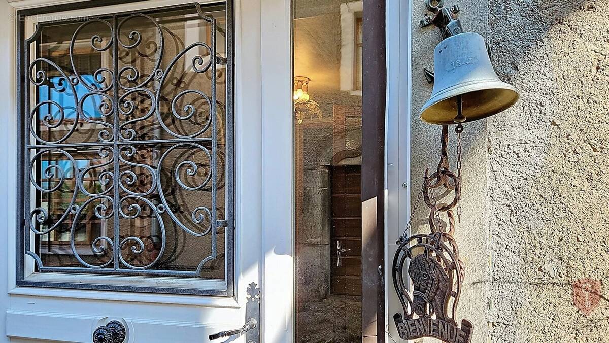 Maison à CRANVES-SALES