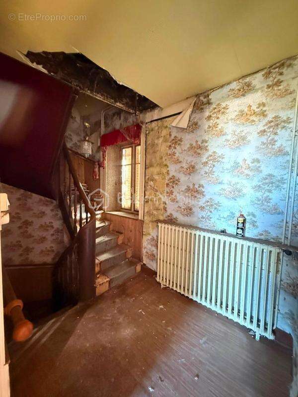  À vendre – Maison en pierre d’environ 120m2 à rénover entièrement - photo 7