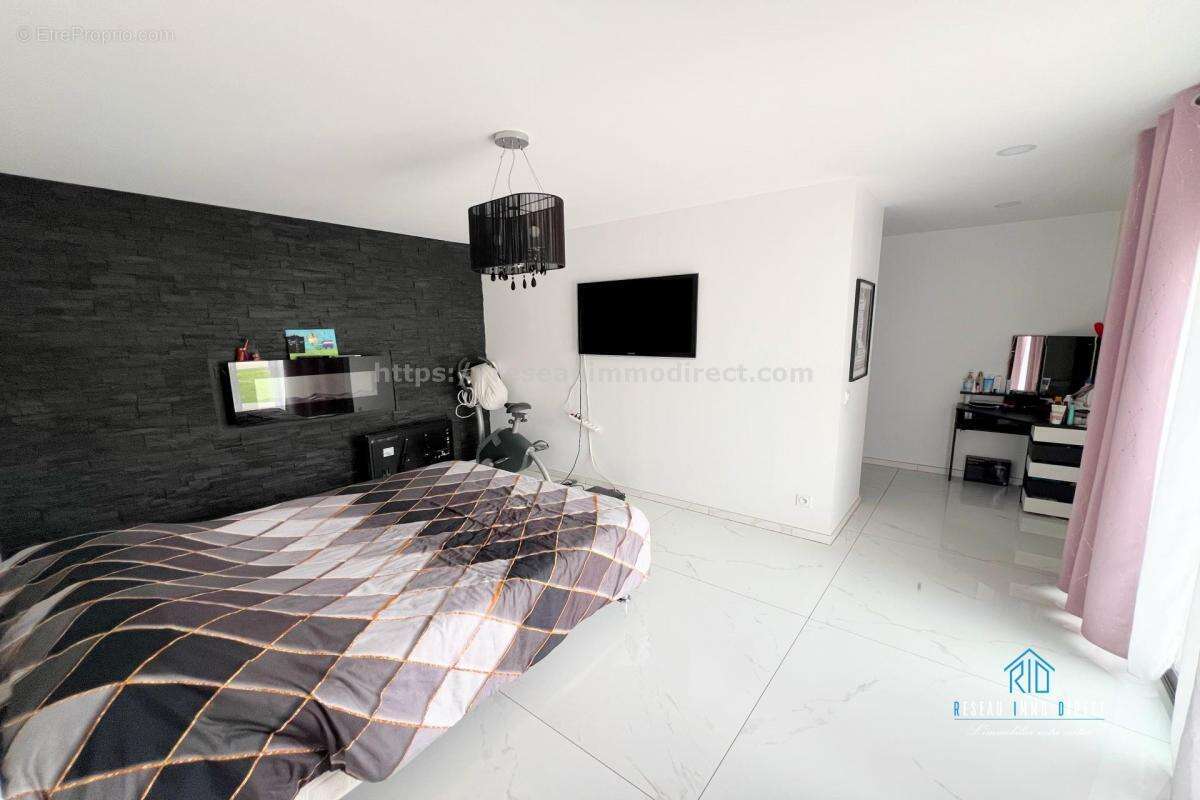 Maison à SAINT-SIMEON-DE-BRESSIEUX