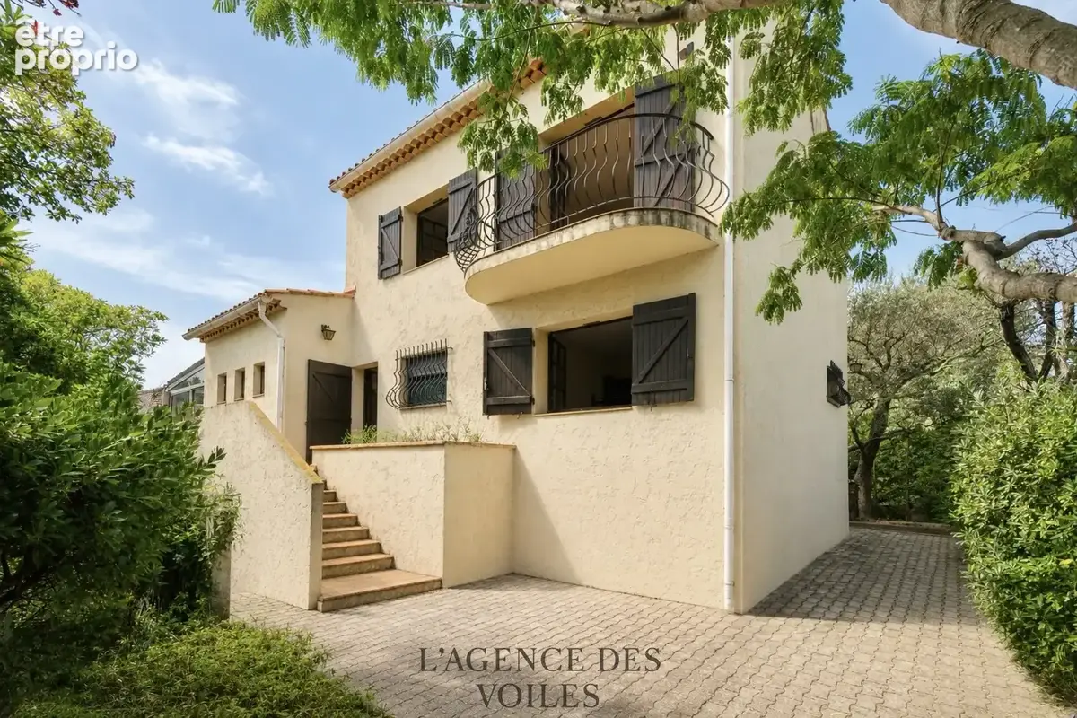 Maison individuelle T5/T6 sur sous-sol avec jardin, terrasses, et piscine - photo 13