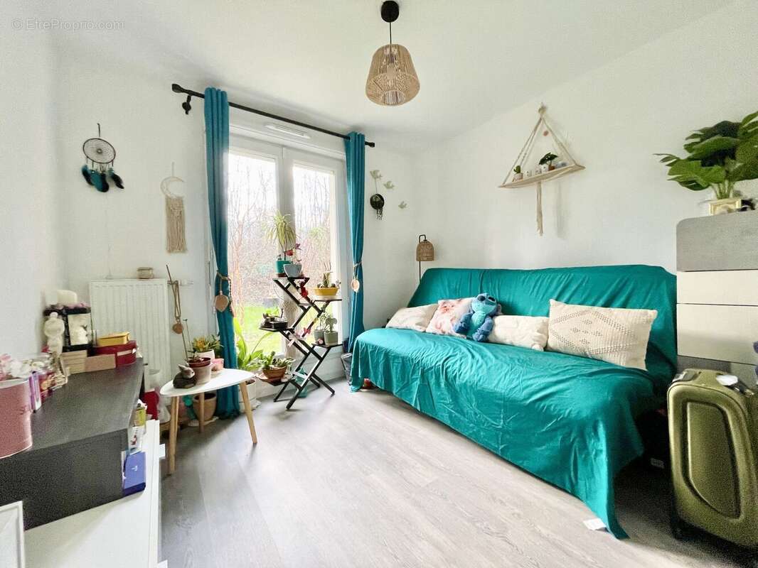 Appartement à VAUJOURS