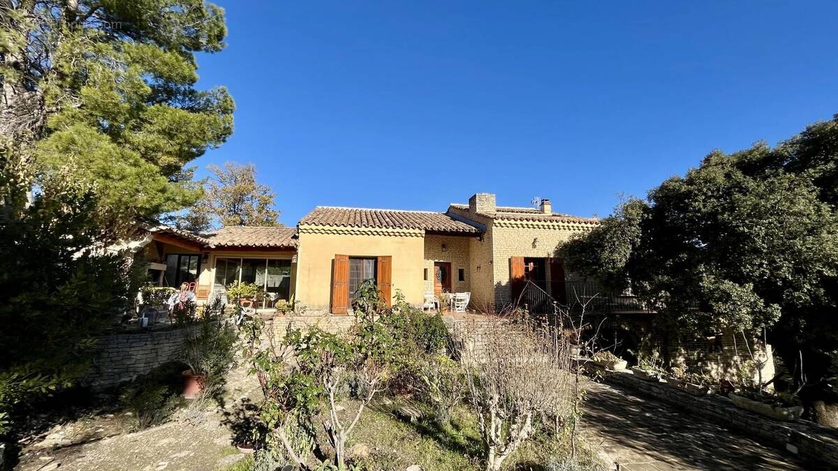 Maison à L'ISLE-SUR-LA-SORGUE