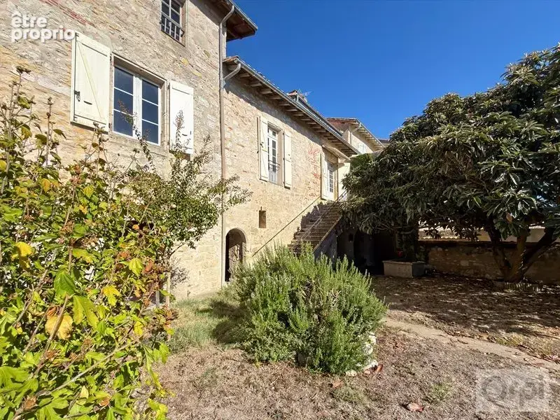 LECTOURE, hyper centre, maison ancienne de 250 m² potentiellement habitable avec son jardin attenant et ses dépendances - photo 2