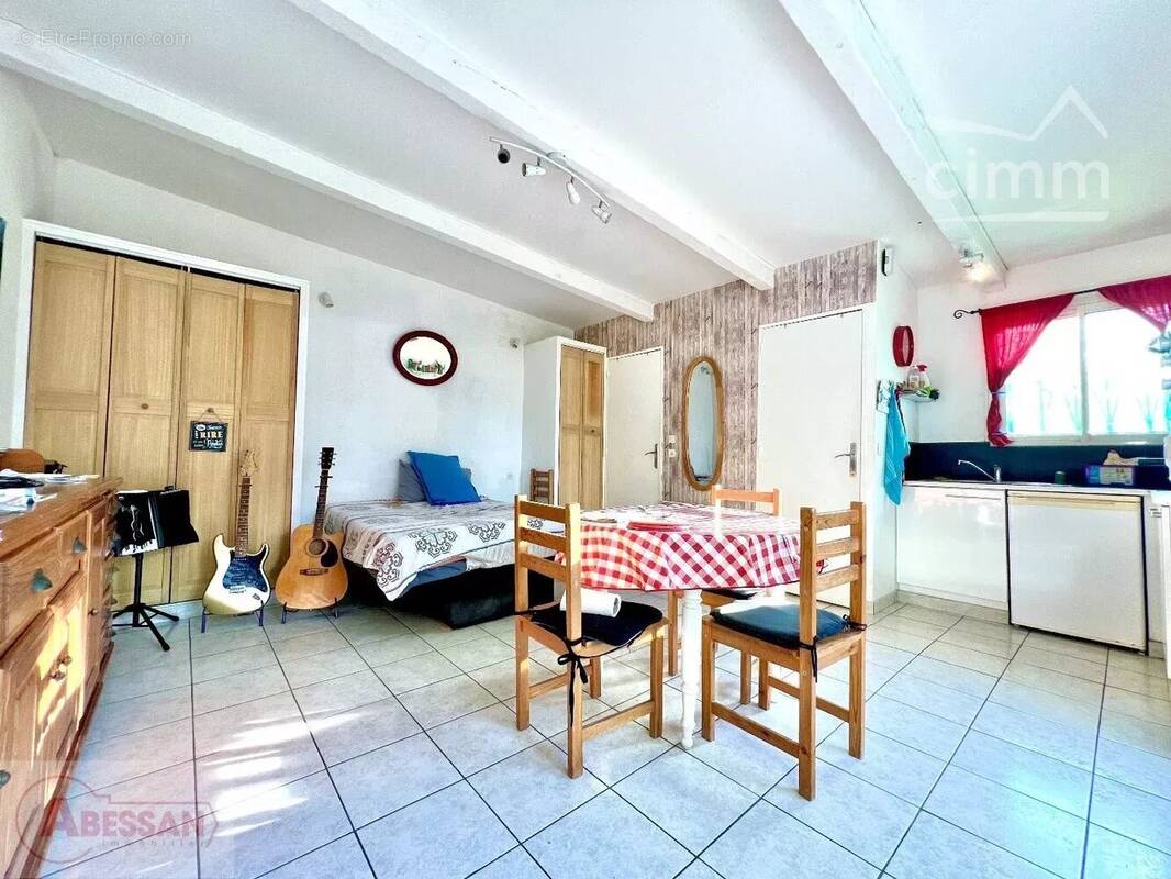 Maison 27 m² à Port-Saint-Louis-Du-Rhone  - photo 2