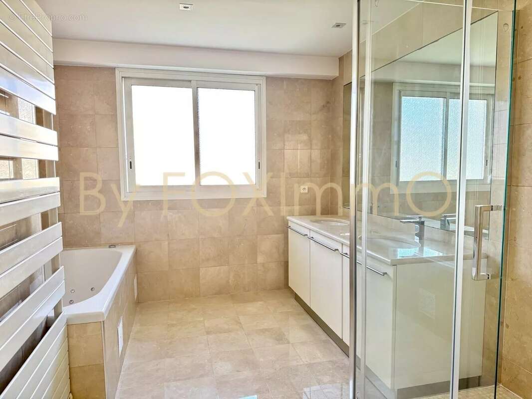 Antibes, Villa récente en parfait état, quartier résidentiel & calme absolu, proximité au centre et axes routiers, belle prestat - photo 6