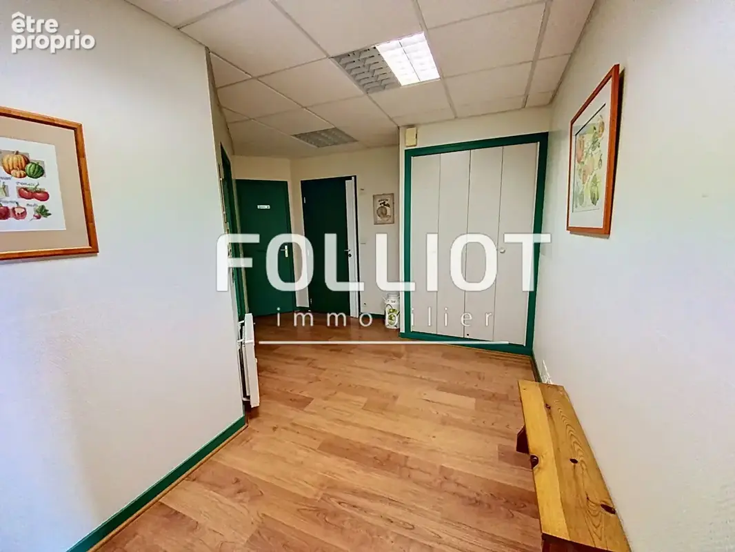 A VENDRE Bureaux 73 m², 2 pièces FOUGERES - photo 3