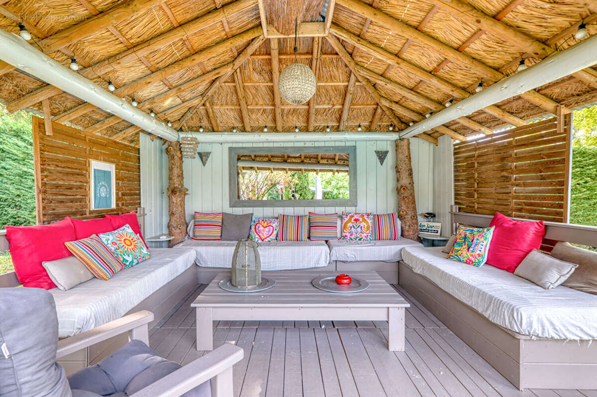 Maison à SAINT-GENIS-LES-OLLIERES