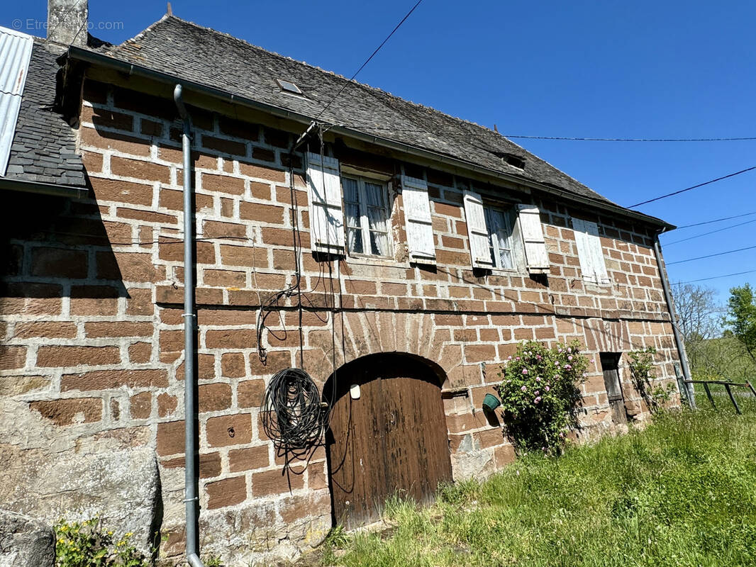 Maison à SAINT-CYR-LA-ROCHE