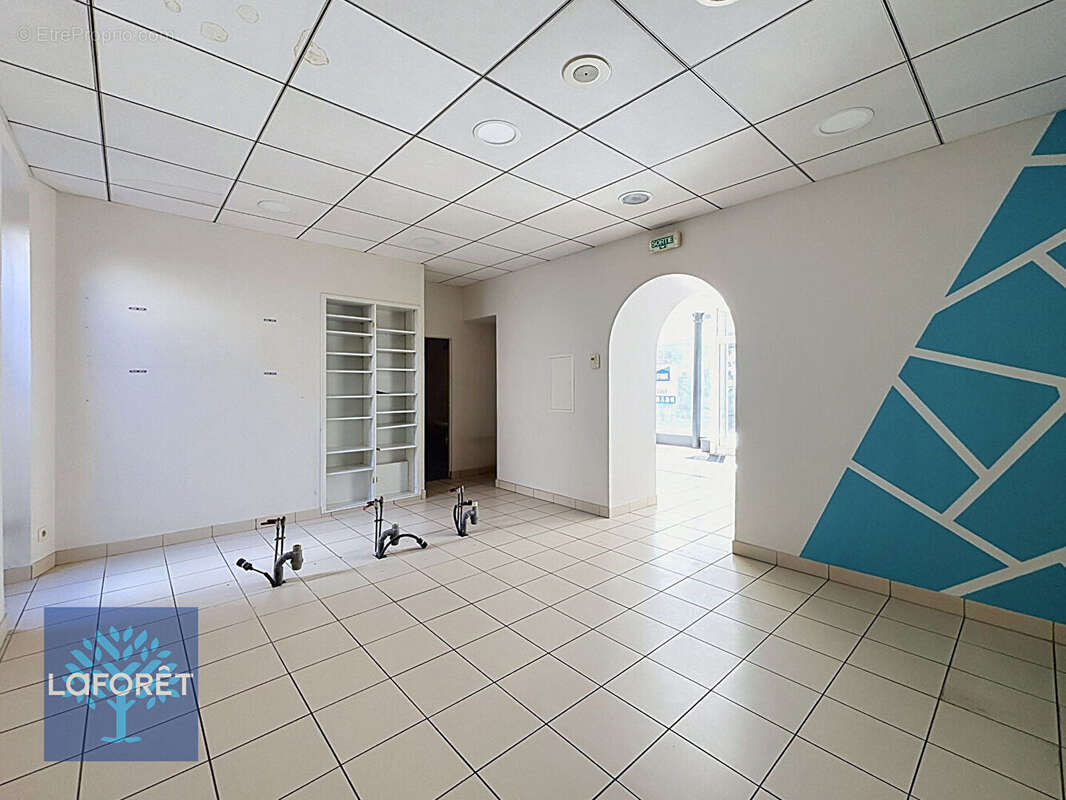 Local commercial Fougeres - photo 4