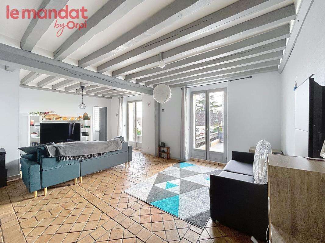 Appartement à JUZIERS