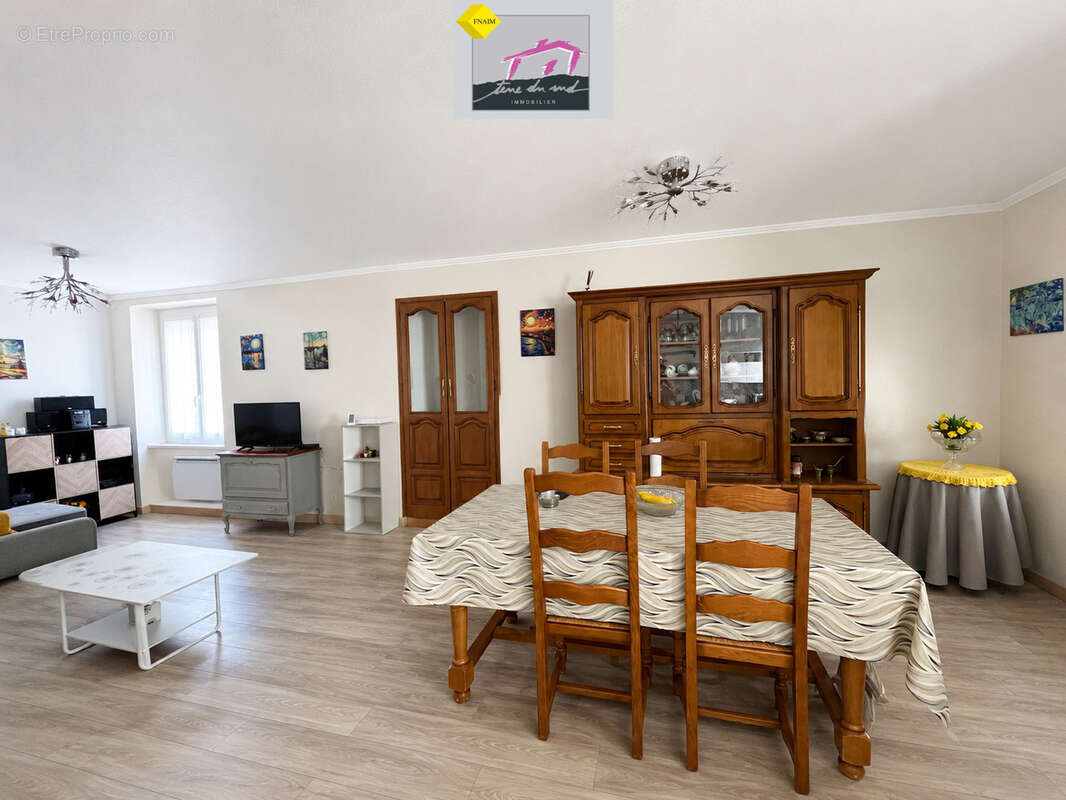 Maison de village avec grand garage - photo 3