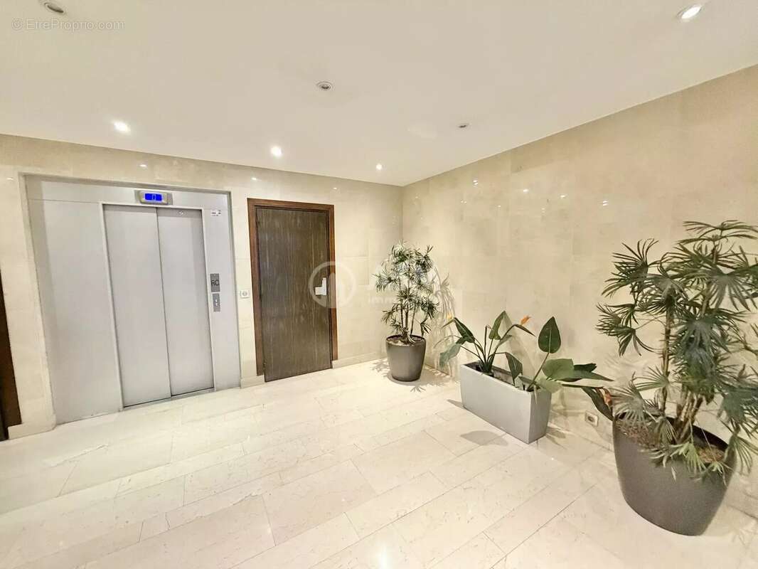 Appartement à COURBEVOIE