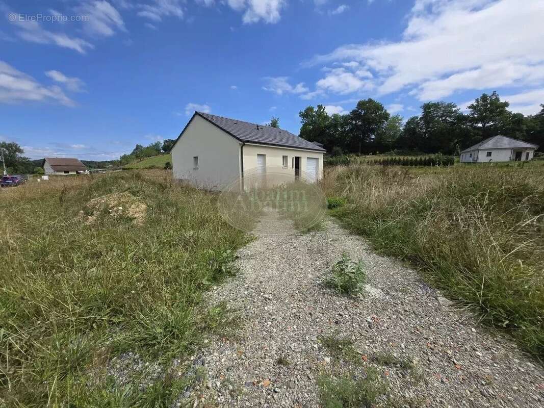 Maison à LESTELLE-BETHARRAM