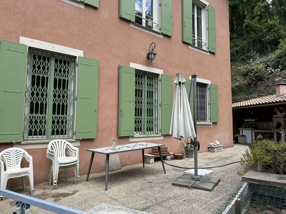 À vendre, moitié droite d’une magnifique maison de maître avec garage et jardin - photo 33
