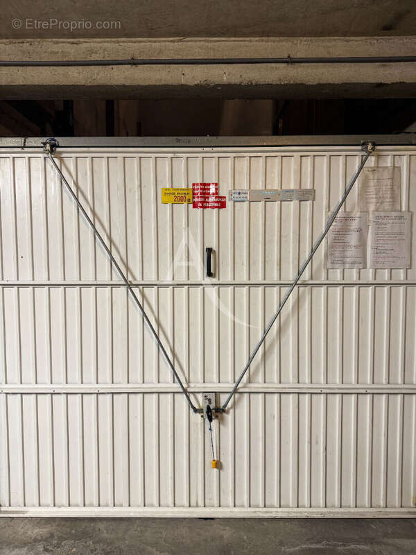 Parking à PARIS-12E