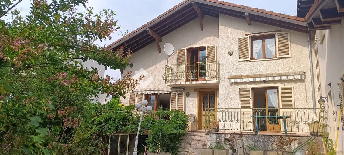 Maison à SAINT-GENIS-POUILLY