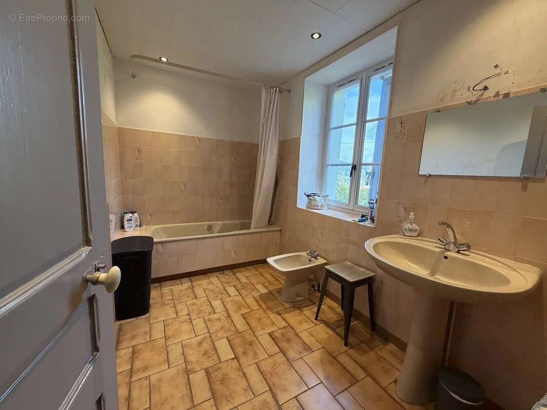 Maison à LUCENAY-L'EVEQUE