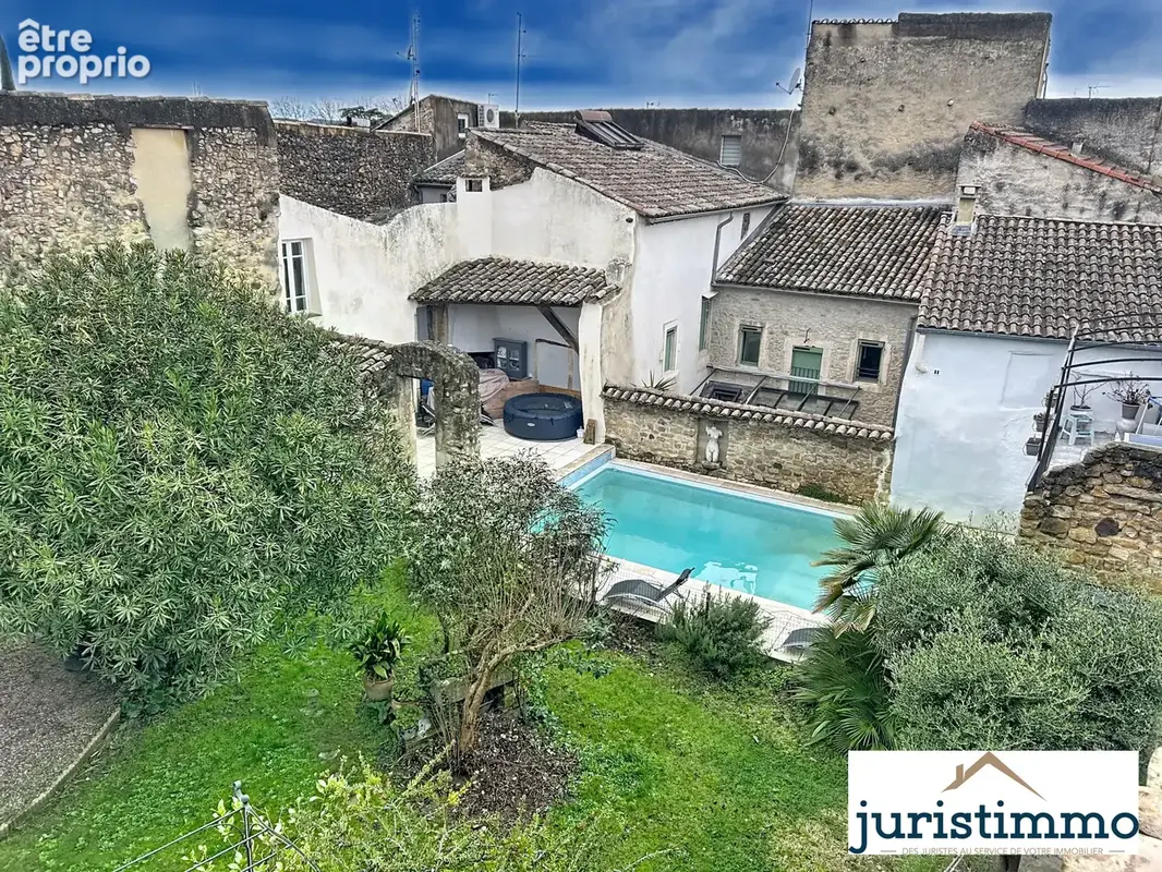 Propriété de charme au pied du château de Mondragon composée de deux habitations et dépendances. - photo 4
