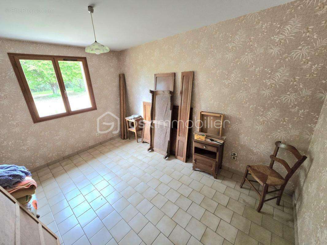 Pavillon 2 chambres (possibilite 3) sur un terrain constructible de 3 237 m2 !!! - photo 9