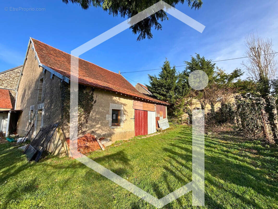 Maison à DONZY