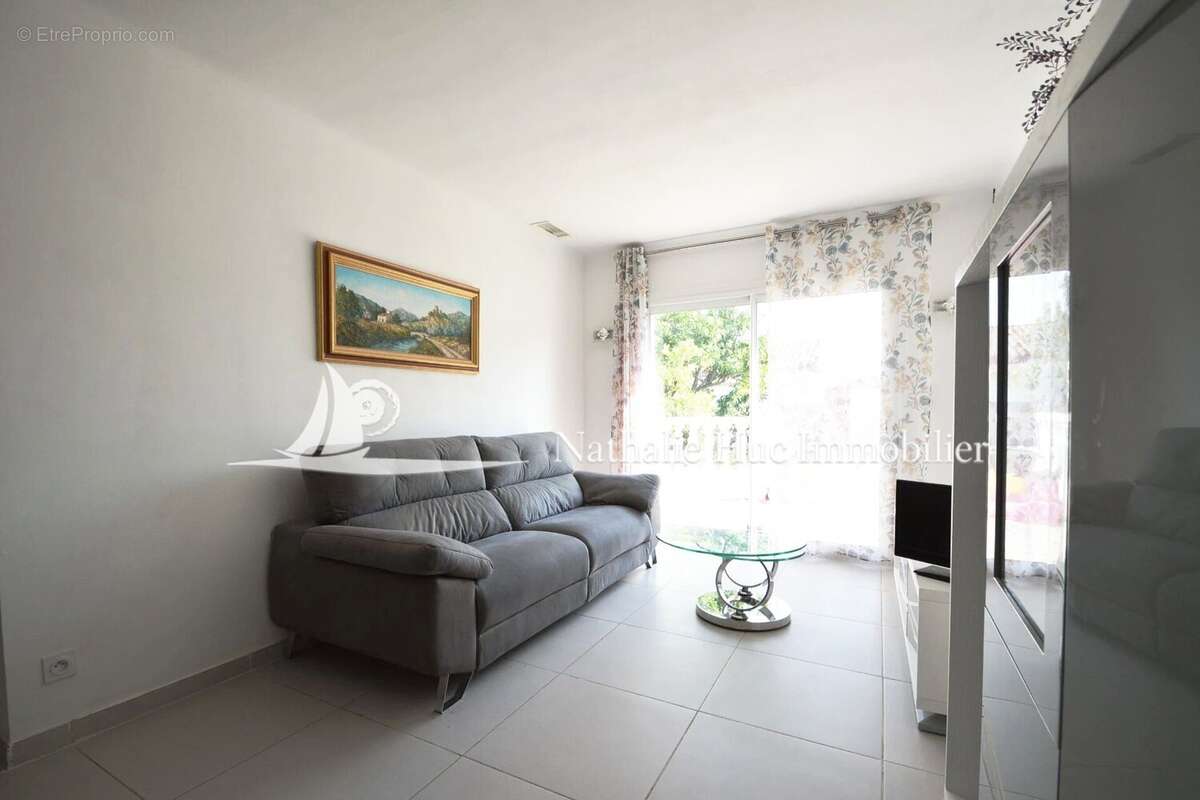 Maison à SAINT-LAURENT-DE-LA-SALANQUE