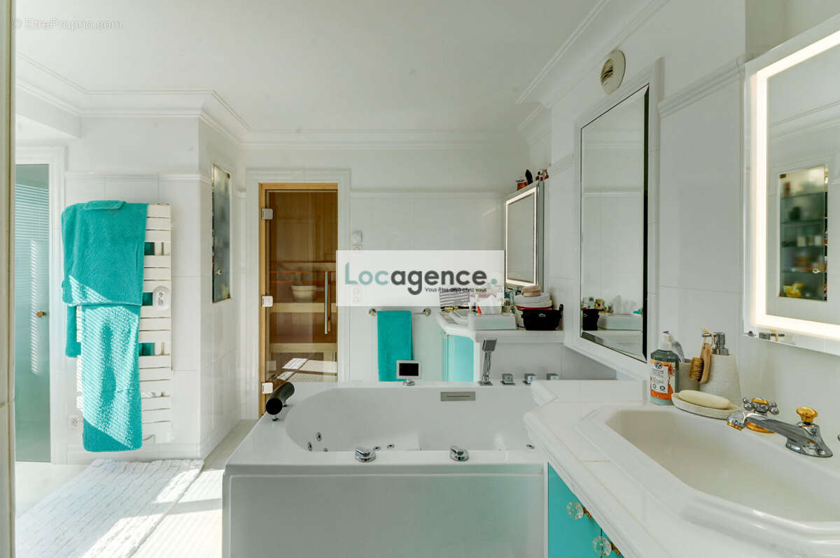 Appartement à MANDELIEU-LA-NAPOULE
