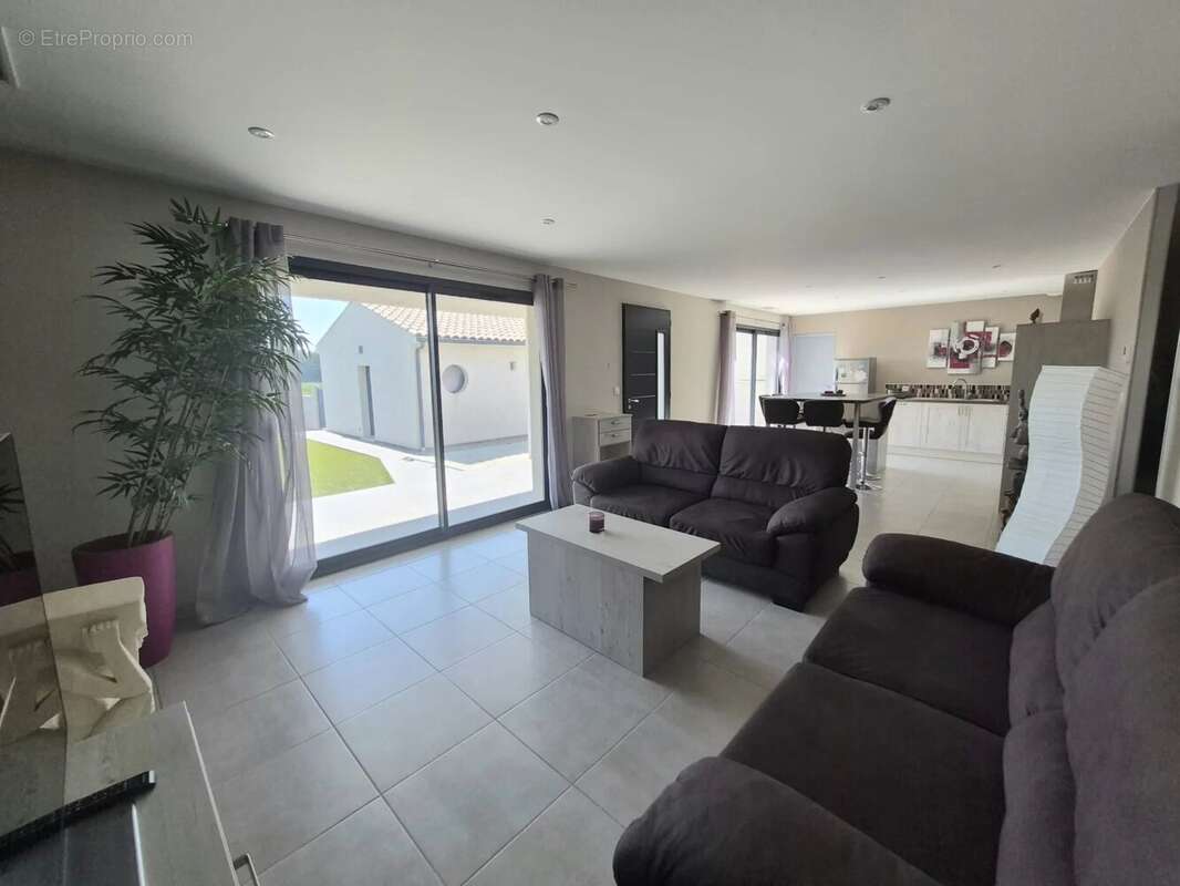 Villa de plain-pied avec Garage et Piscine - photo 4